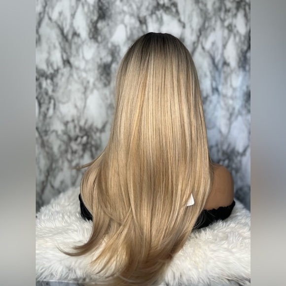 24 Inch Straight Blonde Layered hair Wig With Curtain Bangs Dark Roots - Picture 8 of 12